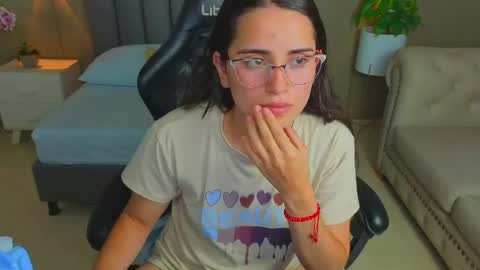 Snapshot of angelica_dymond chatting on 27, 5, 2026 A N G E L I C A online show from 27, 5, 2026