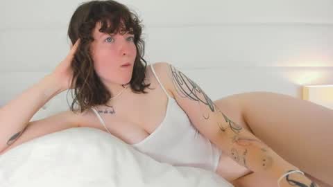 Snapshot of angelicmoon chatting on 4, 7, 2026 Angelic online show from 4, 7, 2026