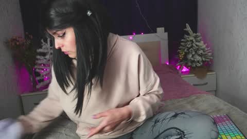 Angelika Rouge online show from 5, 1, 2025