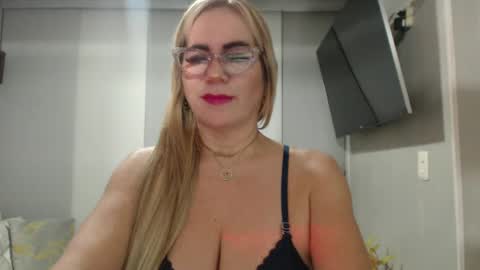 angelinna_12 online show from 28, 9, 2025