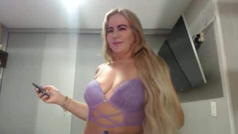 angelinna_12 online show from 6, 10, 2025