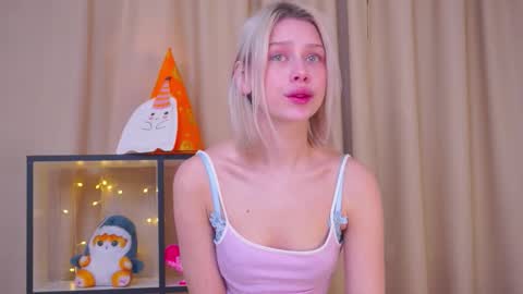 Snapshot of angelkissie chatting on 31, 10, 2025 Ennie online show from 31, 10, 2025