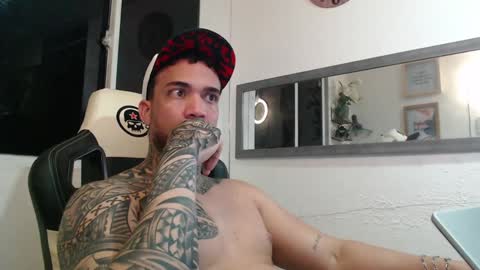 Snapshot of angellatino0 chatting on 2, 12, 2024 angellatino0 online show from 2, 12, 2024