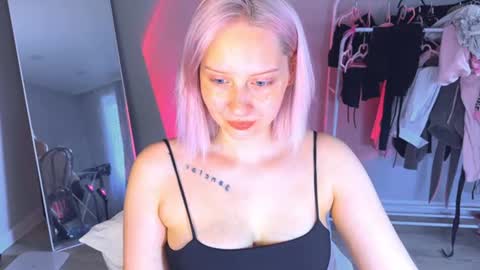 Snapshot of angellisss chatting on 29, 7, 2026 Cutie online show from 29, 7, 2026