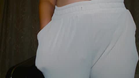 Snapshot of angelll_sky00 chatting on 24, 9, 2025 angelll_sky00 online show from 24, 9, 2025