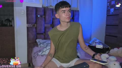 Snapshot of angelocute_ chatting on 25, 1, 2025 Angelo I work from home this is my room online show from 25, 1, 2025