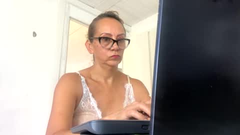 Snapshot of angelycute476334 chatting on 2, 10, 2025 angelycute476334 online show from 2, 10, 2025