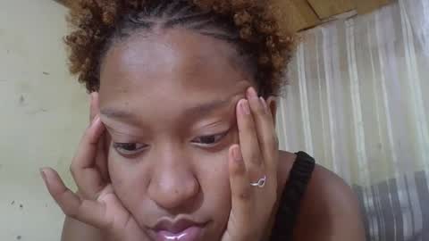 Snapshot of angevannessa chatting on 8, 10, 2025 ange online show from 8, 10, 2025