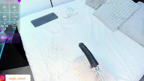 Snapshot of angiee_roses chatting on 8, 3, 2025 angiee roses online show from 8, 3, 2025