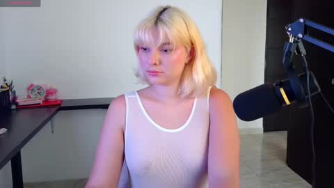 Snapshot of ania_mml chatting on 8, 5, 2026 Ania online show from 8, 5, 2026