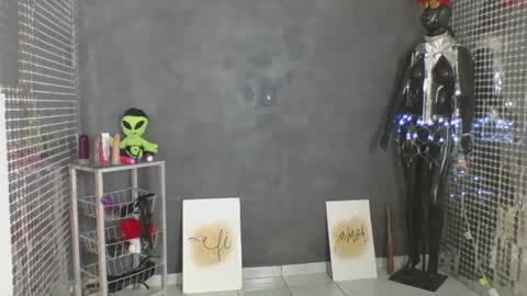 Hello My name is NaiaraPv is OPEN online show from 25, 5, 2026