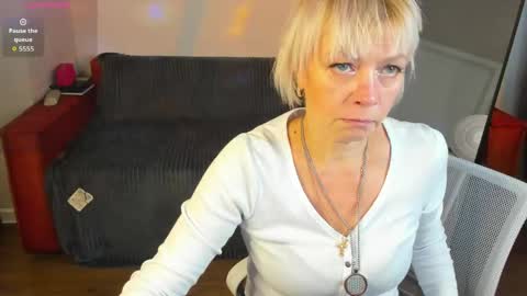 Snapshot of ann_annise chatting on 8, 6, 2026 ann_annise online show from 8, 6, 2026