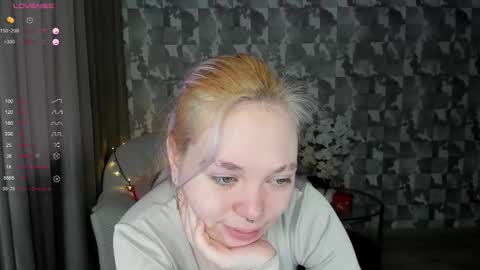 Snapshot of anna_aaaa chatting on 22, 12, 2025 Anna online show from 22, 12, 2025