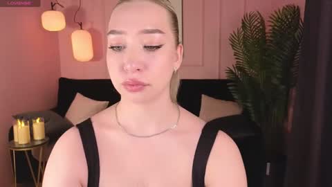 Snapshot of annabelle_art chatting on 5, 12, 2024 Annabelle online show from 5, 12, 2024