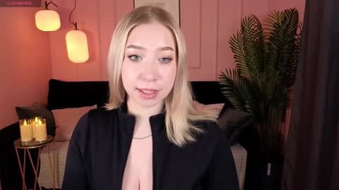 Snapshot of annabelle_art chatting on 17, 12, 2024 Annabelle online show from 17, 12, 2024