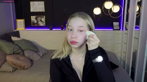 Snapshot of annabelle_art chatting on 24, 12, 2024 Annabelle online show from 24, 12, 2024