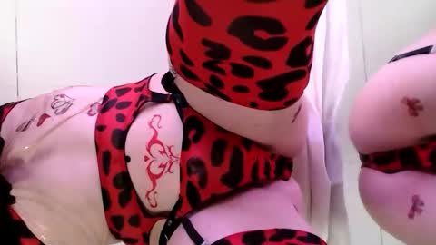 Anna Evodees  online show from 1, 1, 2025