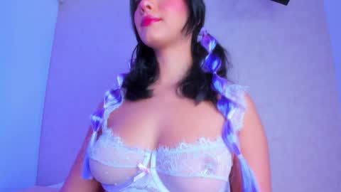 annafoox_ online show from 6, 12, 2024