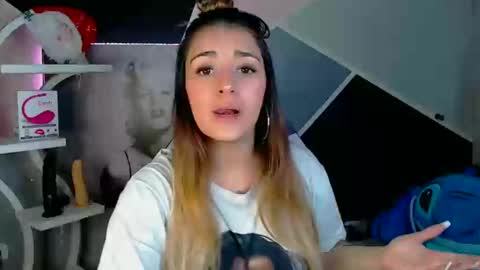 Snapshot of anne_lennon_ chatting on 14, 12, 2024 Anne online show from 14, 12, 2024