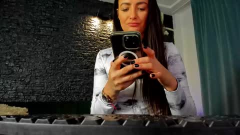 annesins online show from 12, 10, 2025