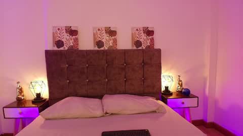 Annie Bonnie   online show from 31, 3, 2026