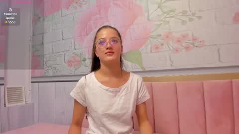 annie_cute18 online show from 18, 2, 2025