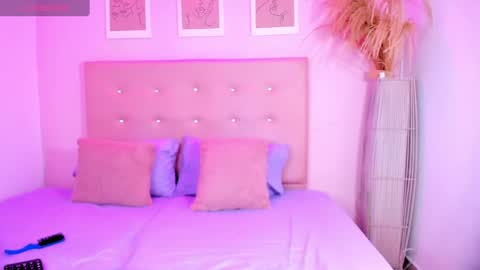 annie_dolce_ online show from 7, 10, 2025