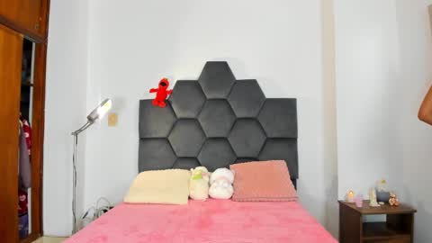 Annie online show from 6, 2, 2025