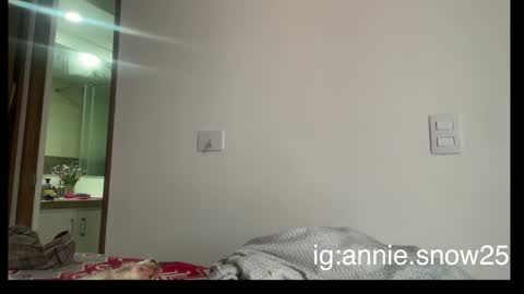 JEANNE no olvides seguirme dont forget follow me  uu online show from 13, 2, 2025