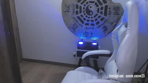 JEANNE no olvides seguirme dont forget follow me  uu online show from 18, 2, 2025