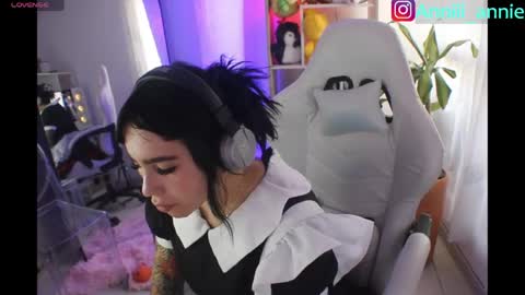 Snapshot of annie_snow_ chatting on 22, 4, 2026 JEANNE no olvides seguirme dont forget follow me uu online show from 22, 4, 2026