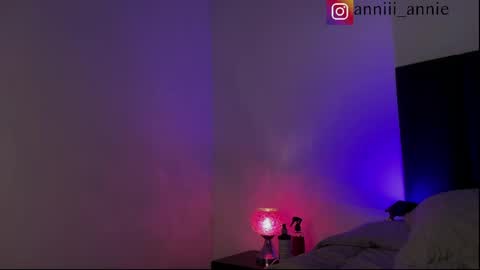 Snapshot of annie_snow_ chatting on 13, 5, 2026 JEANNE no olvides seguirme dont forget follow me uu online show from 13, 5, 2026