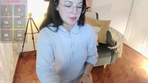 LAURA - A n n i e  S w a n online show from 19, 2, 2025