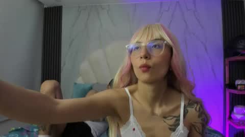 Annie And Leandro online show from 4, 2, 2026