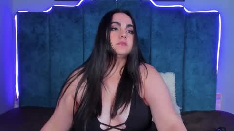 Annie Sweet Cherry online show from 14, 1, 2026