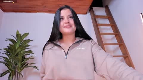 Snapshot of anniie_0 chatting on 8, 1, 2025 Annie online show from 8, 1, 2025