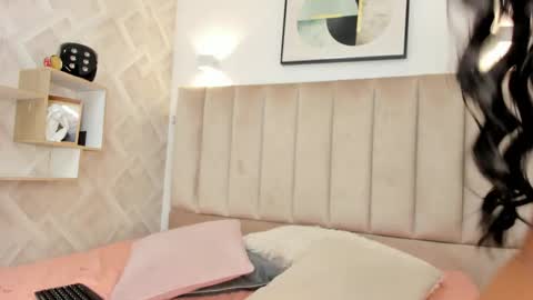 Annie Queen online show from 9, 4, 2026