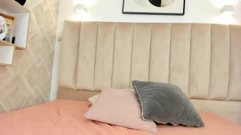 Annie Queen online show from 12, 4, 2026