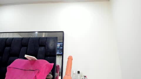 antonela_nerii online show from 13, 4, 2026