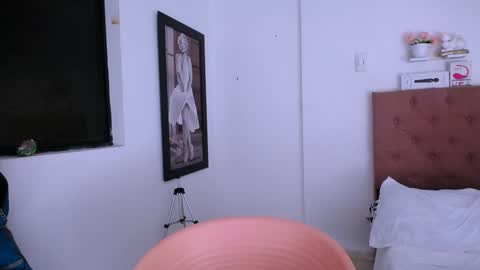 Snapshot of antonella_mcry chatting on 8, 1, 2025 antonella online show from 8, 1, 2025