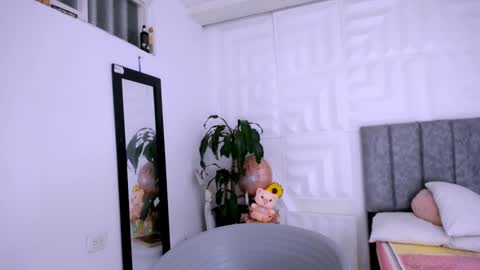 Snapshot of antonella_mcry chatting on 4, 2, 2025 antonella online show from 4, 2, 2025