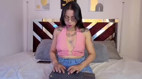 antonellaconelly online show from 8, 9, 2025