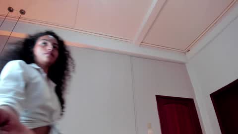Snapshot of antonellahall_ chatting on 8, 1, 2025 AntonellaHall online show from 8, 1, 2025