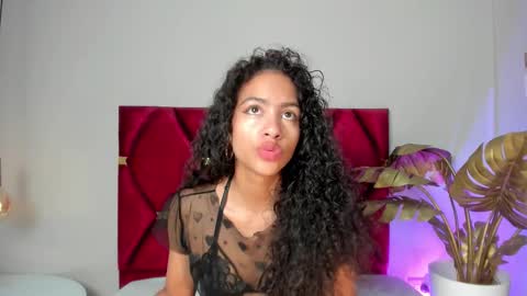 Snapshot of antonellahall_ chatting on 30, 9, 2025 AntonellaHall online show from 30, 9, 2025