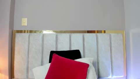 AntonellaHall  online show from 28, 11, 2025