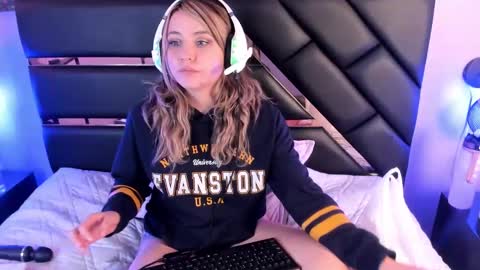 My name is Andrea  thumb up me please its important online show from 17, 12, 2024