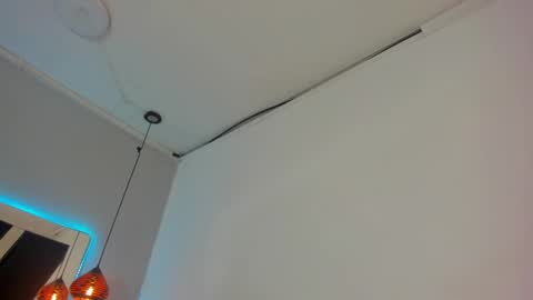 A N T O N E L L E  online show from 16, 1, 2025