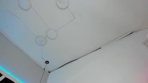 A N T O N E L L E  online show from 17, 1, 2025