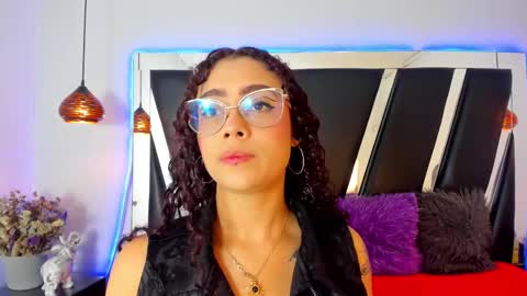 A N T O N E L L E  online show from 19, 2, 2025