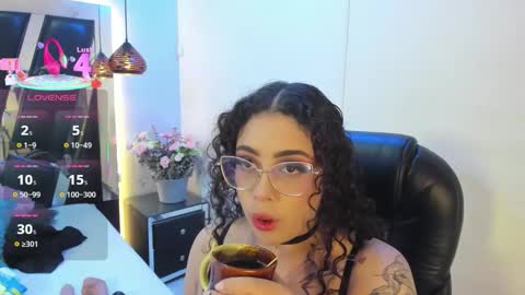 A N T O N E L L E  online show from 3, 10, 2025